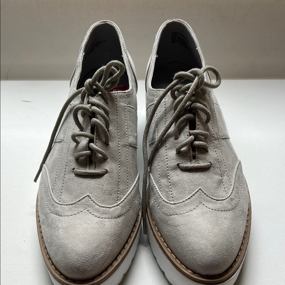 Madden Girl Gray Sneakers with Platform Sole Beige color Size 8.5 - Picture 3 of 11